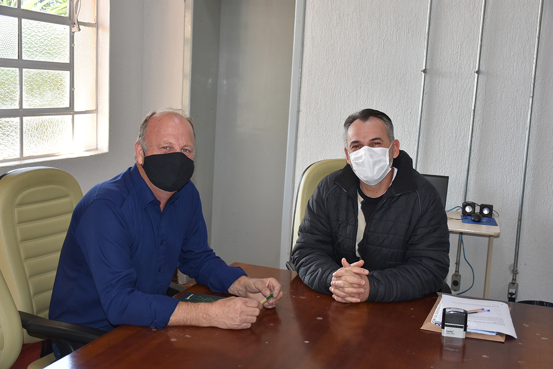 Coordenador da 11ª CRS, Mario ceron, com o prefeito Mauricio Soligo