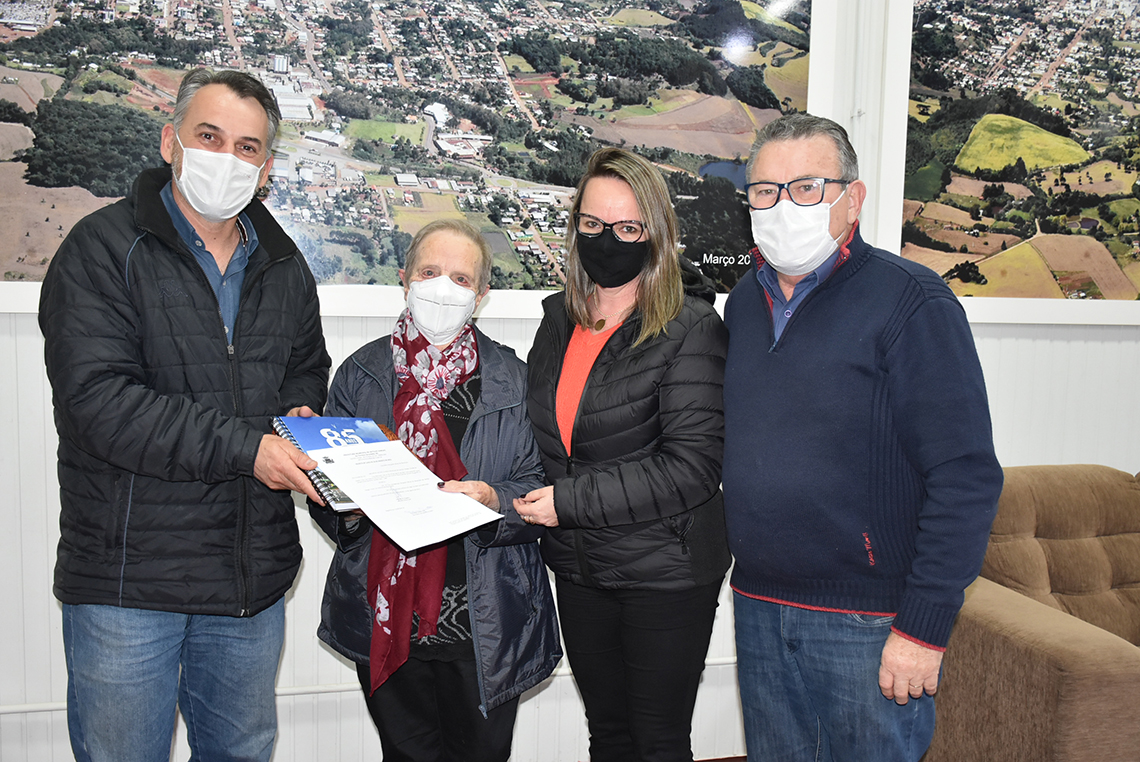 Prefeito Soligo, Iara Mariza da Rosa Riella, Kathia da Rosa Riella e Elgido Pasa site