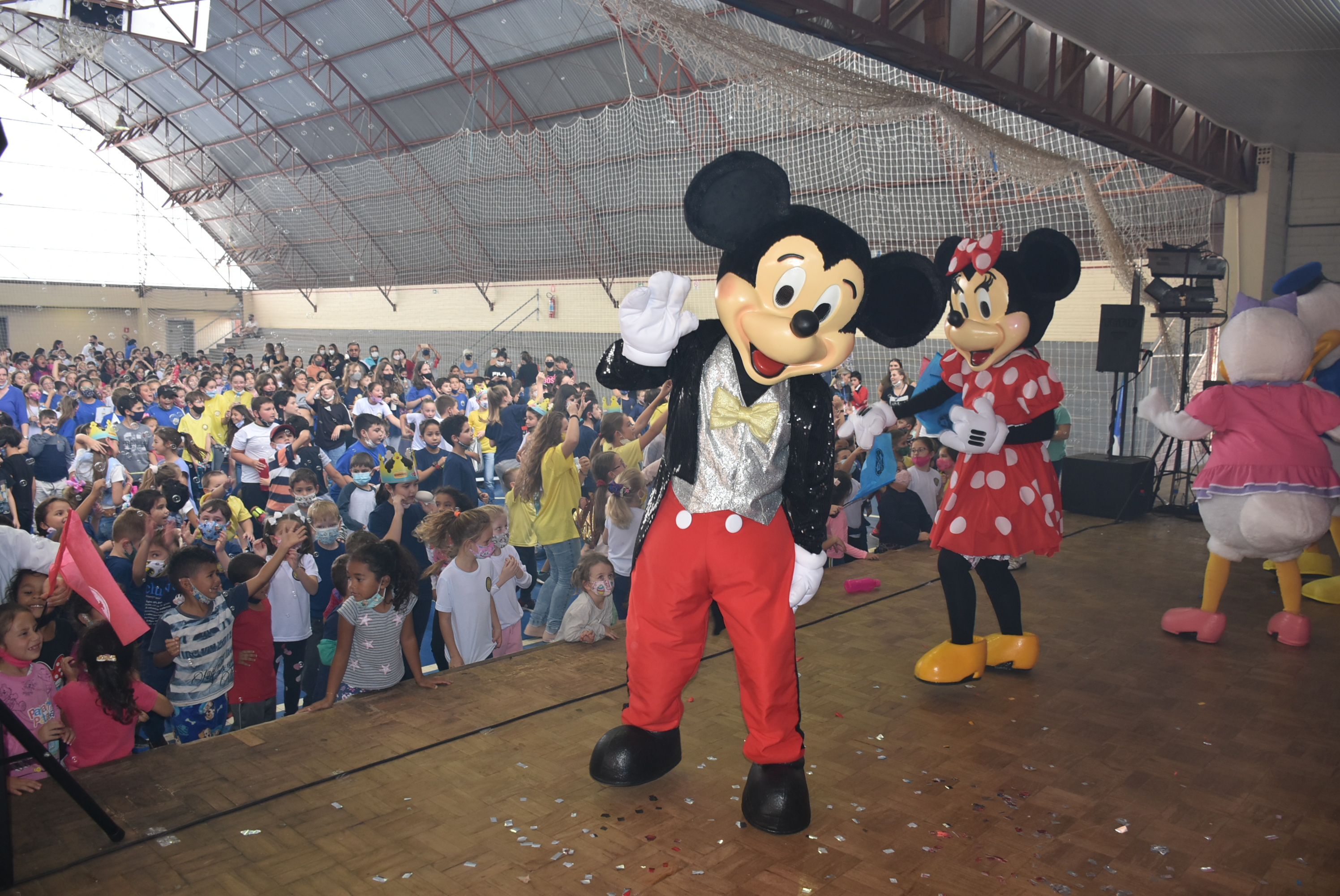 Show Os Peraltas