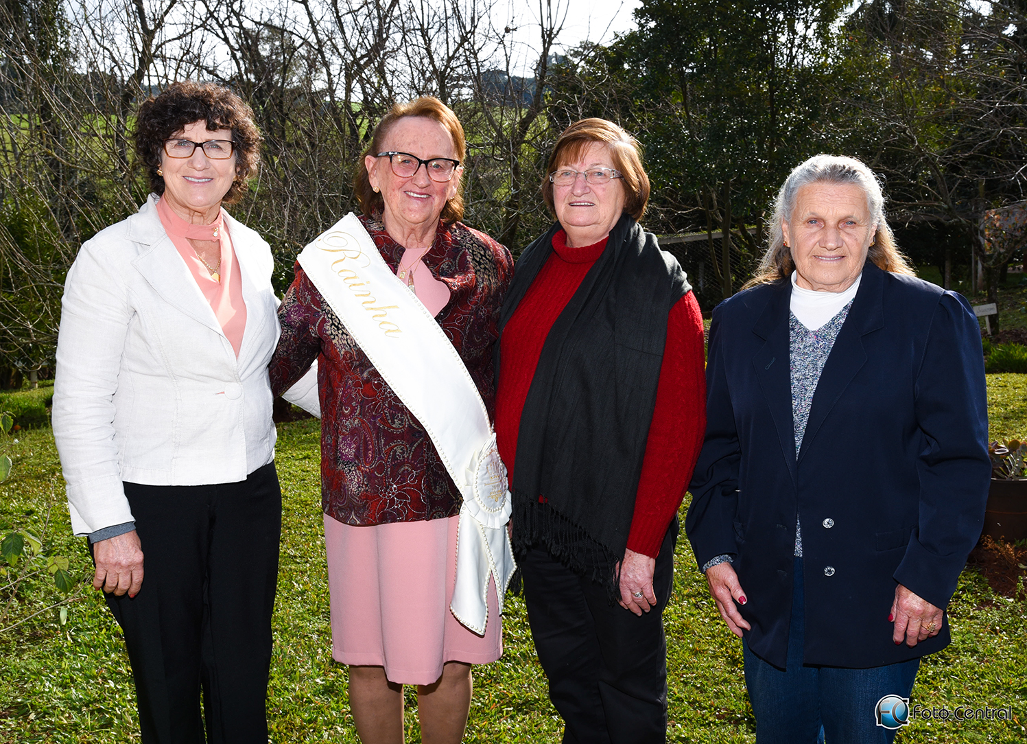 1ª Rainha da Melhor Idade de Getúlio Vargas, Leocádia Krasuski, com as candidatas