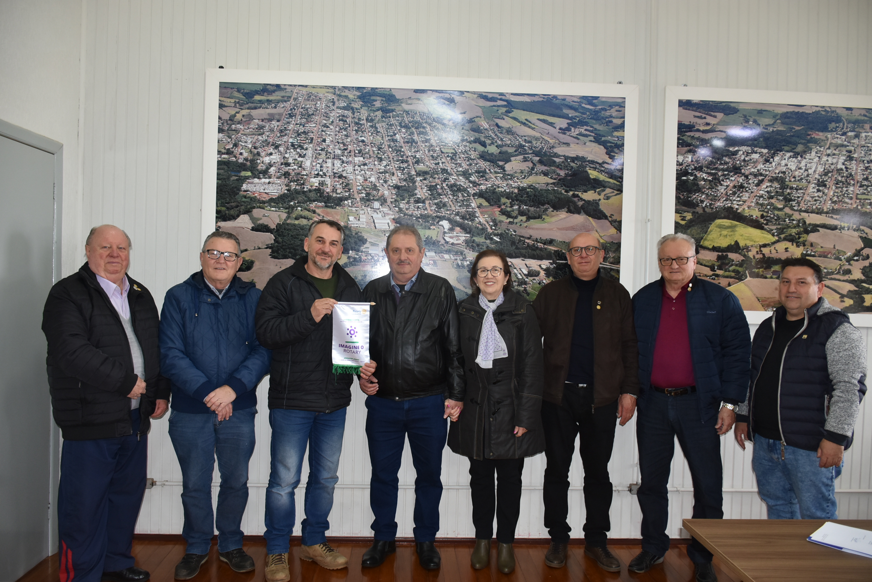 Comitiva do Rotary com o prefeito e vice-prefeito