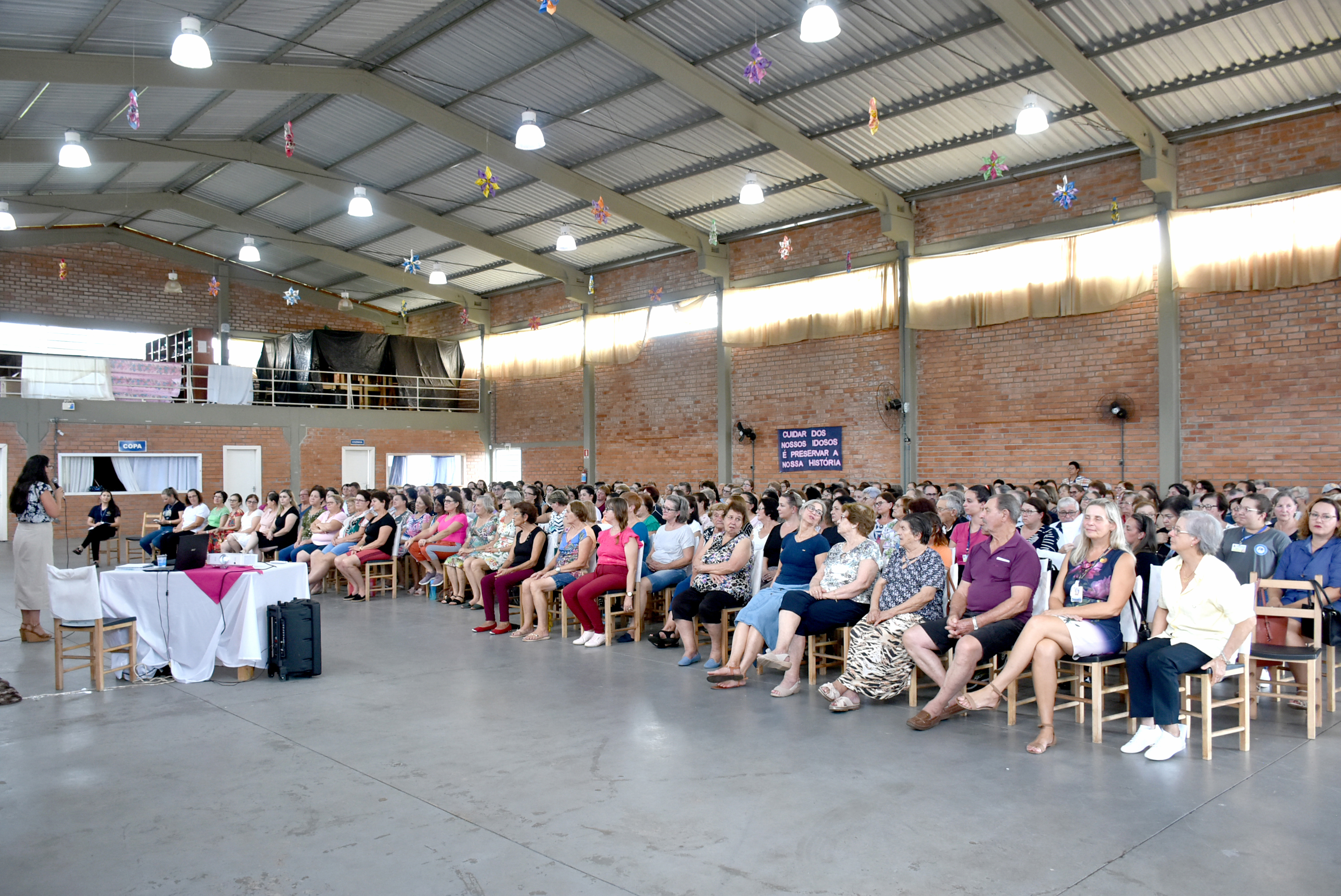 Mais de 200 pessoas participaram da palestra