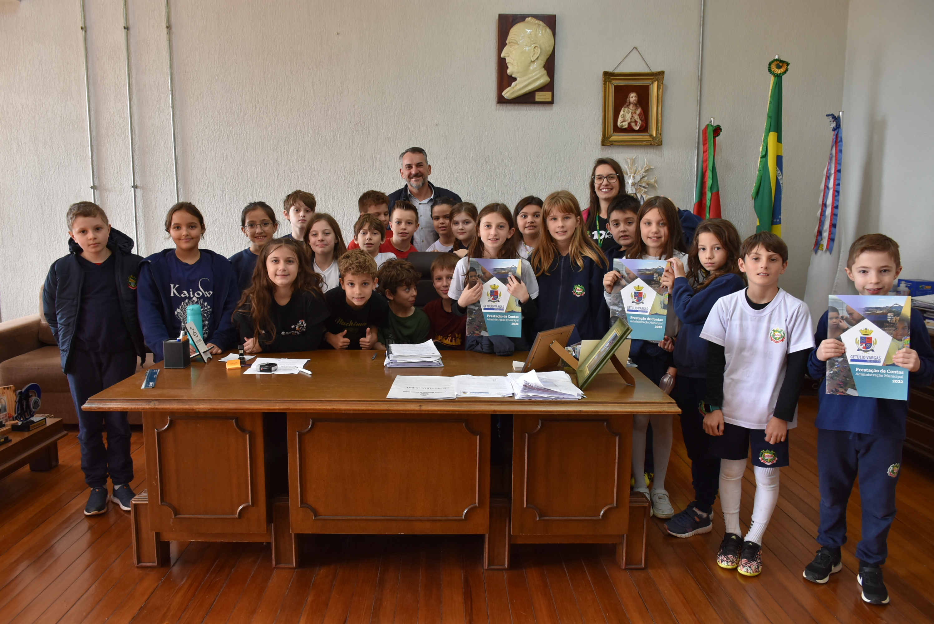 Crianças do 4º Ano da Escola Ideau visitaram a Administração Municipal (3)