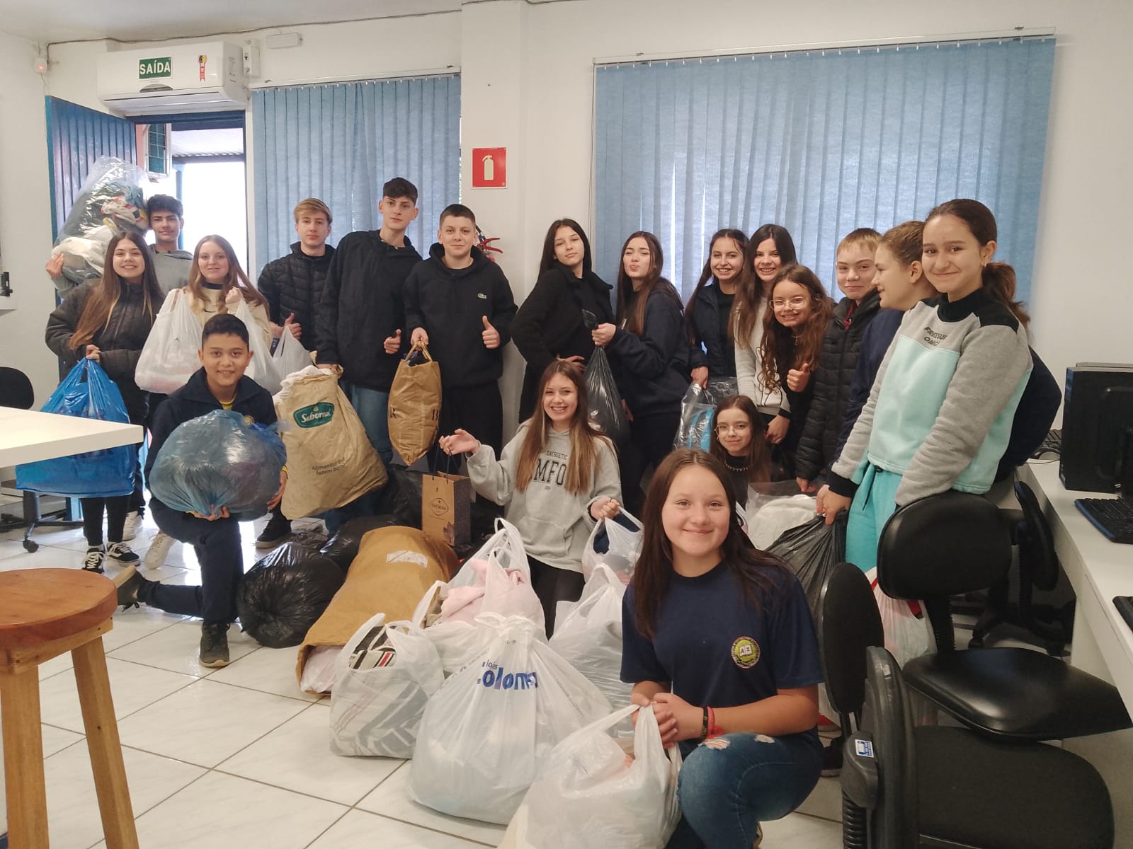 Doações dos estudantes da Escola Municipal Antônio Zambrzcki