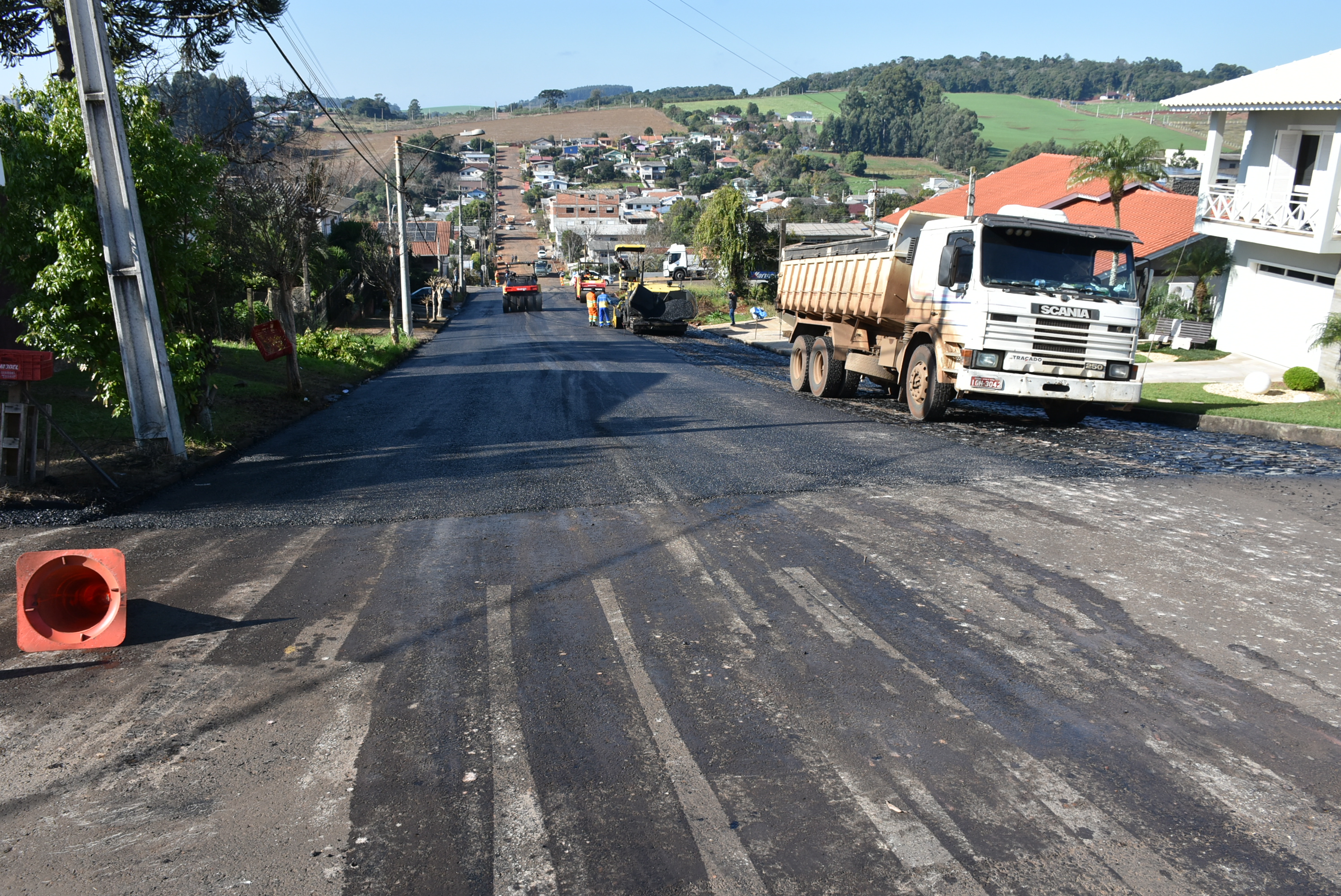 Início do asfaltamento da Rua Arcibaldo Somenzi