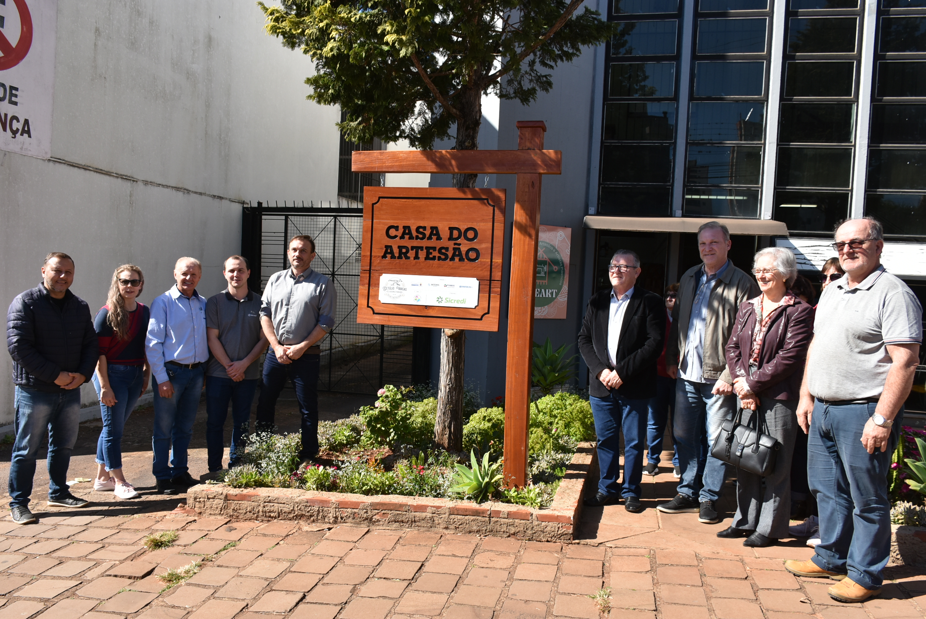 Momento do descerramento da placa (2)