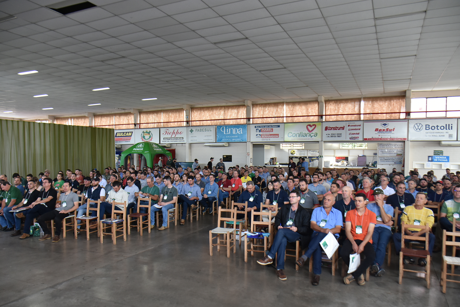 Mais de 350 pessoas presentes no evento
