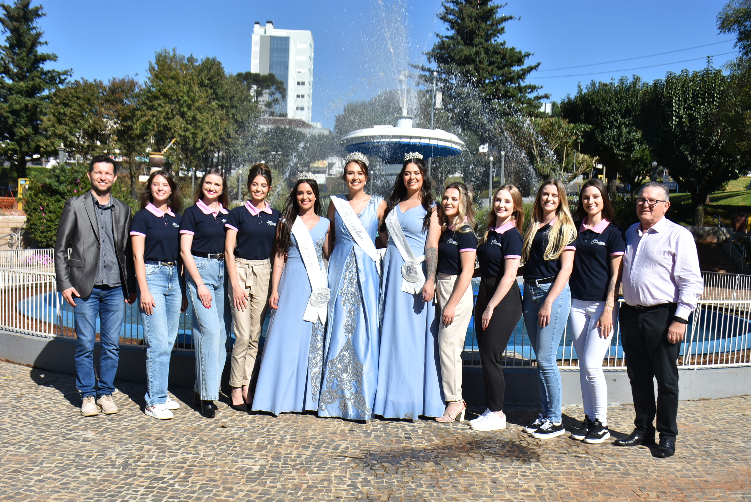 Candidatas e Corte dos 85 Anos foram recebidas pelo secretário de Educação, Cultura e Desporto, David Zanoni, e pelo vice-prefeito Elgido Pasa