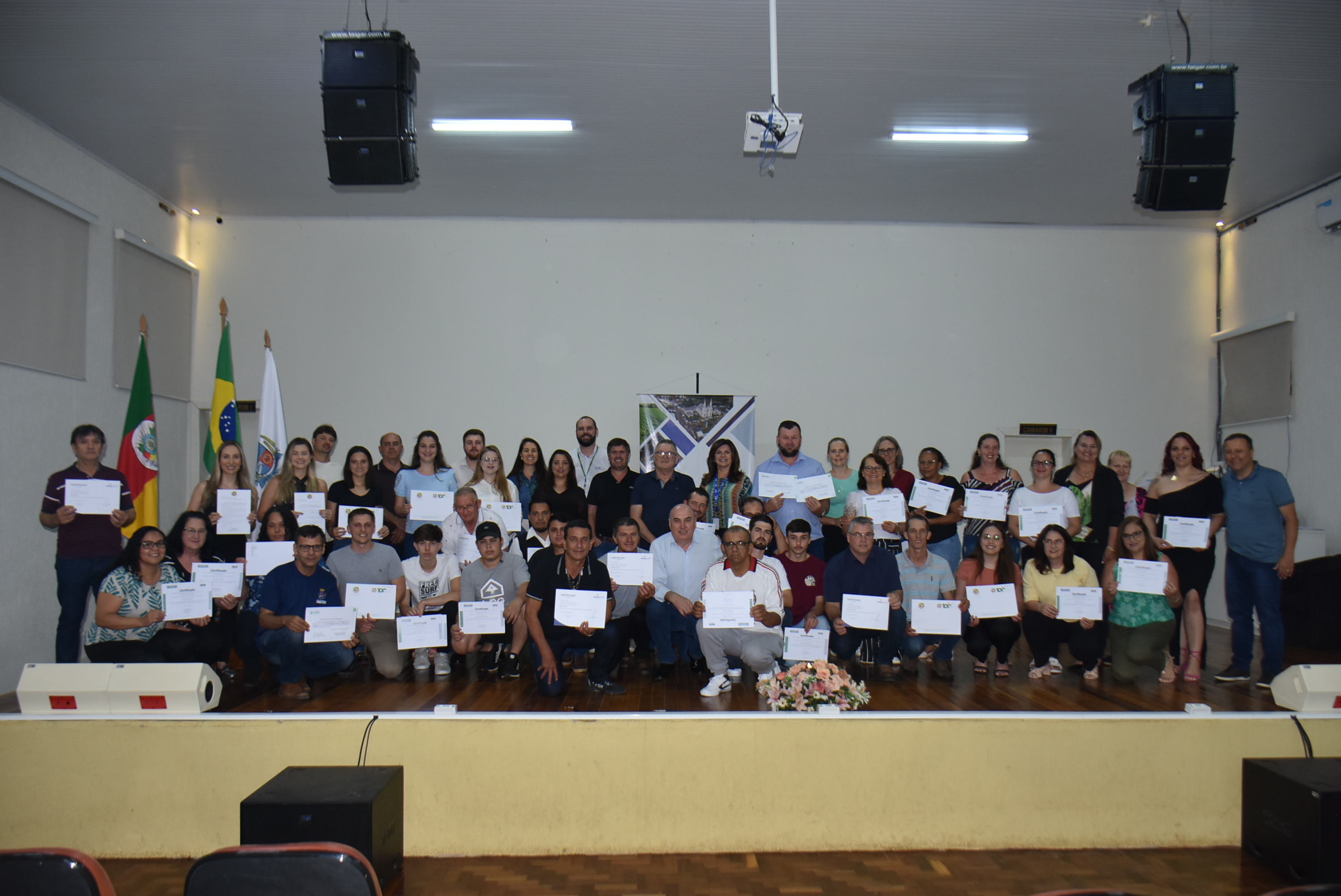 Formandos, professores e autoridades