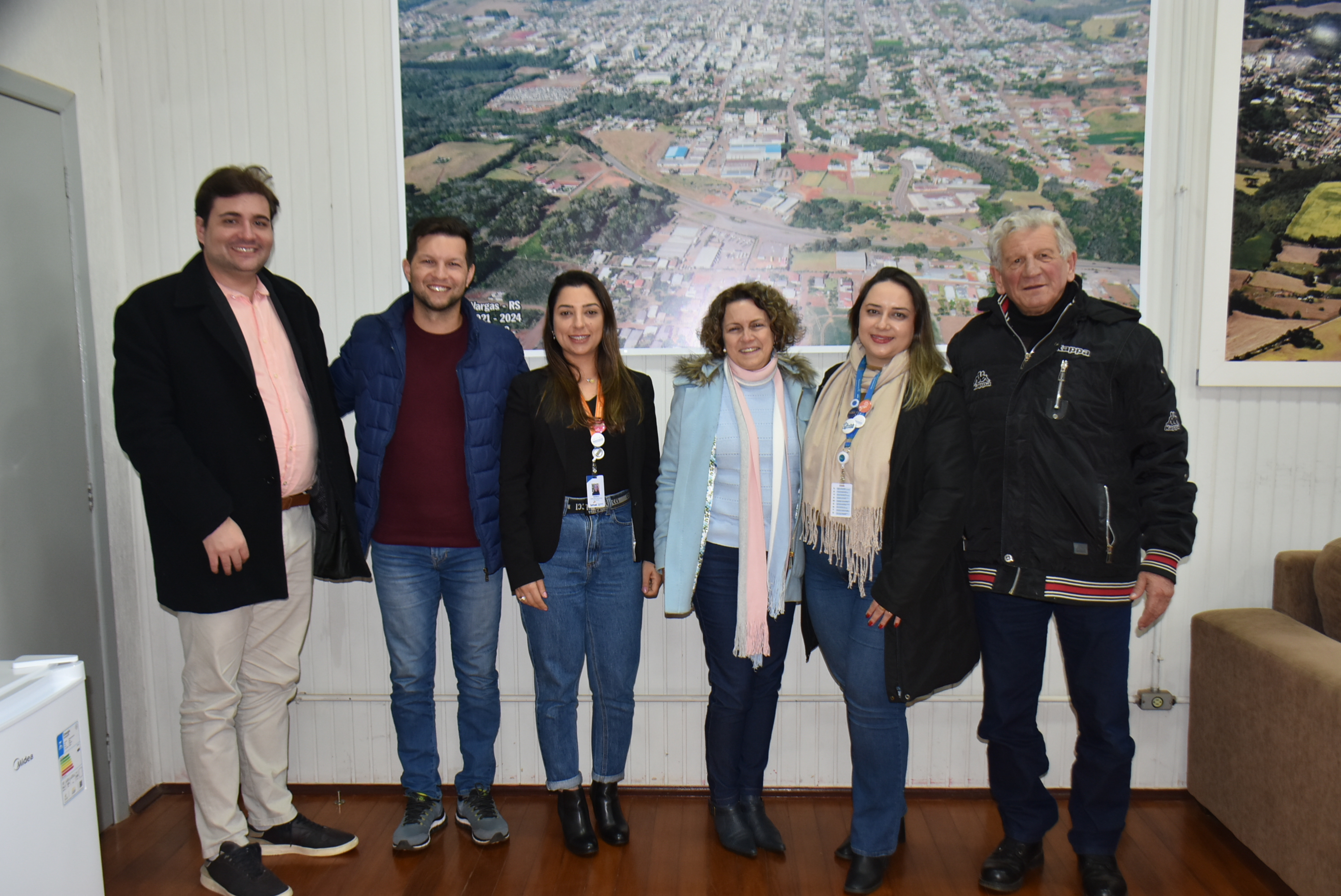 Andrei Simão, Andriele Vieira da Silva e Ana Paula Raiher, comprefeito Prezzoto, a secretária Lucianae Bordignon e David Zanoni