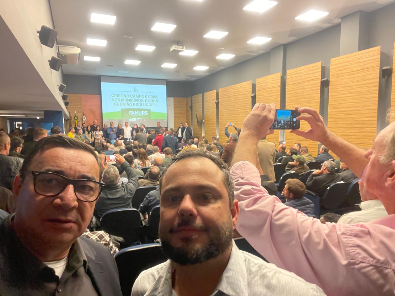 Sérgio Lima e Dinarte Farias no evento da Famurs
