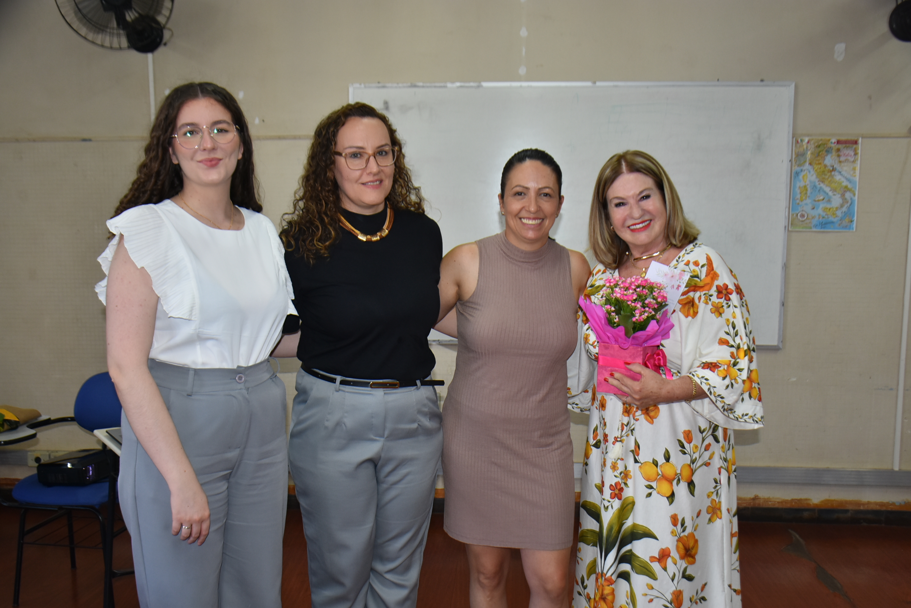 Rita de Cássia Pessoa da Silva, Gilmara Toniazzo (presidente) e Tariane Menegaz com Miriam Pereira (1)